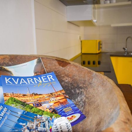 Apartmani Amra Novi Vinodolski Exteriör bild