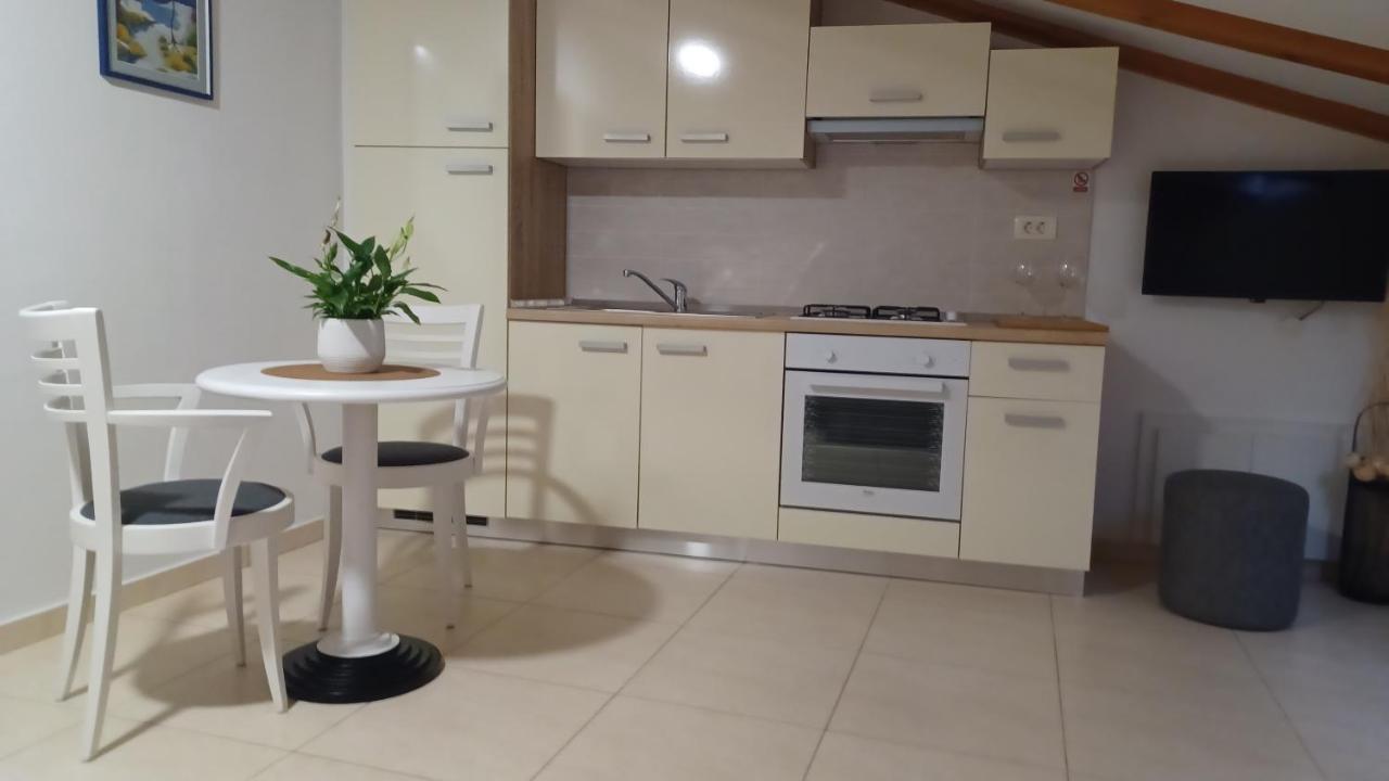 Apartmani Amra Novi Vinodolski Exteriör bild