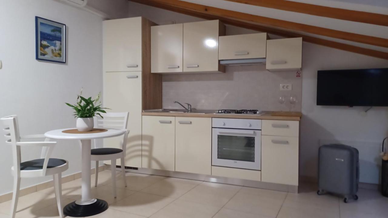 Apartmani Amra Novi Vinodolski Exteriör bild