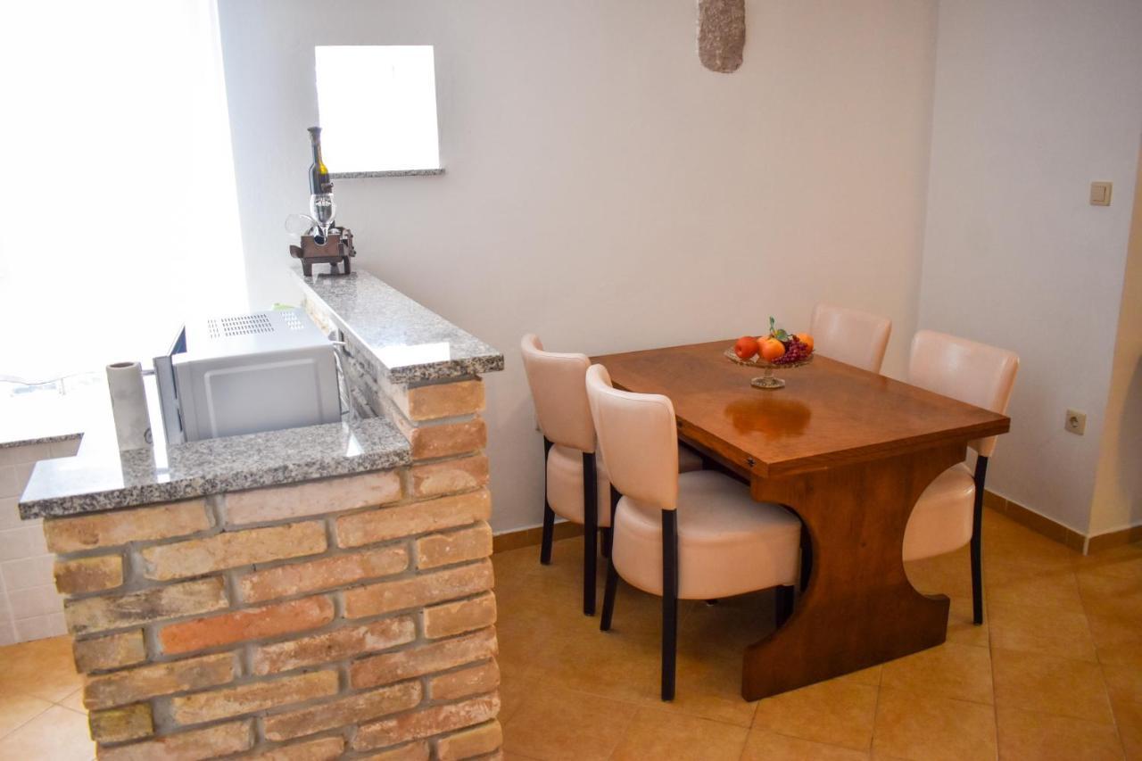 Apartmani Amra Novi Vinodolski Exteriör bild