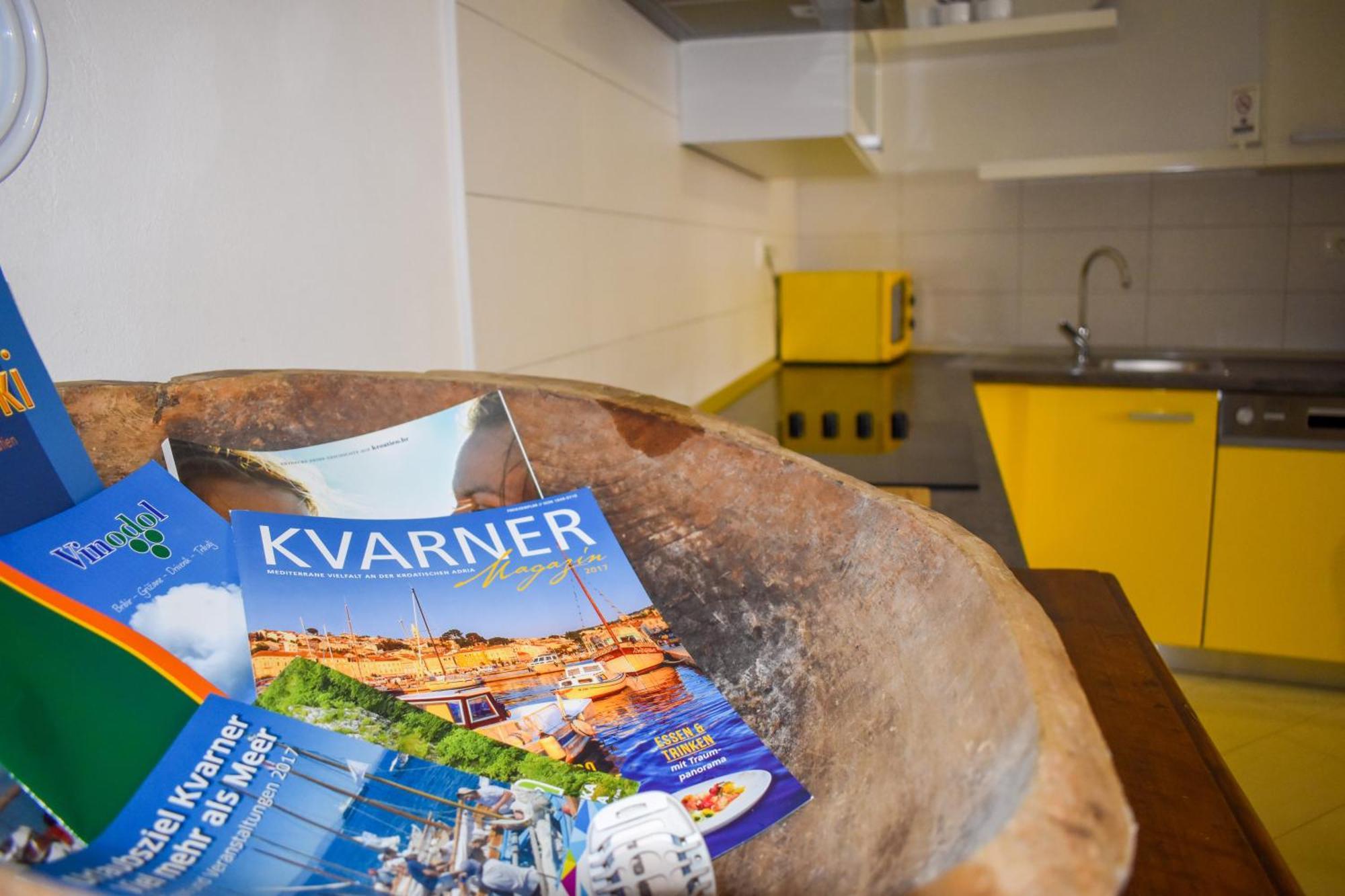 Apartmani Amra Novi Vinodolski Exteriör bild