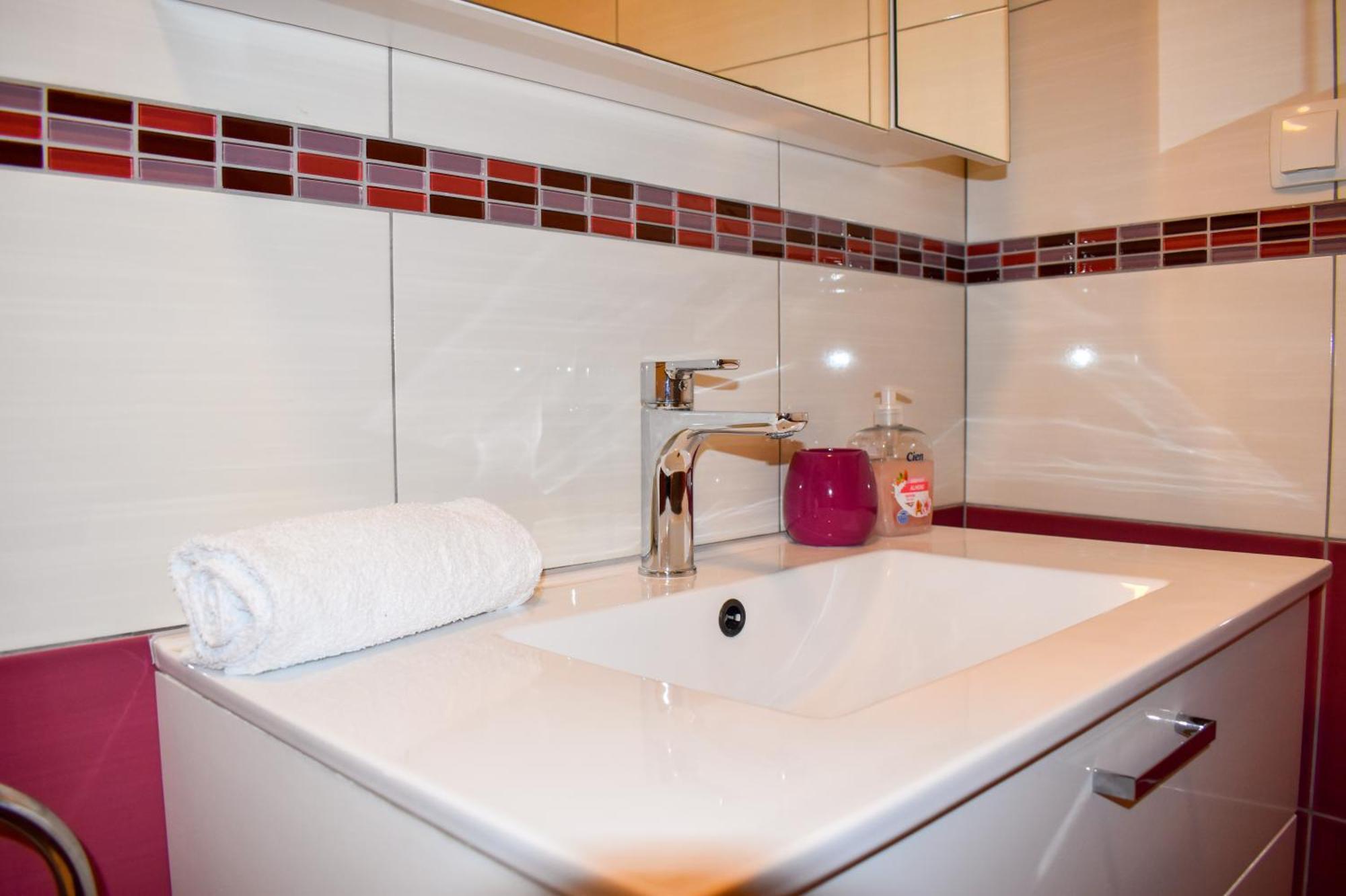 Apartmani Amra Novi Vinodolski Exteriör bild