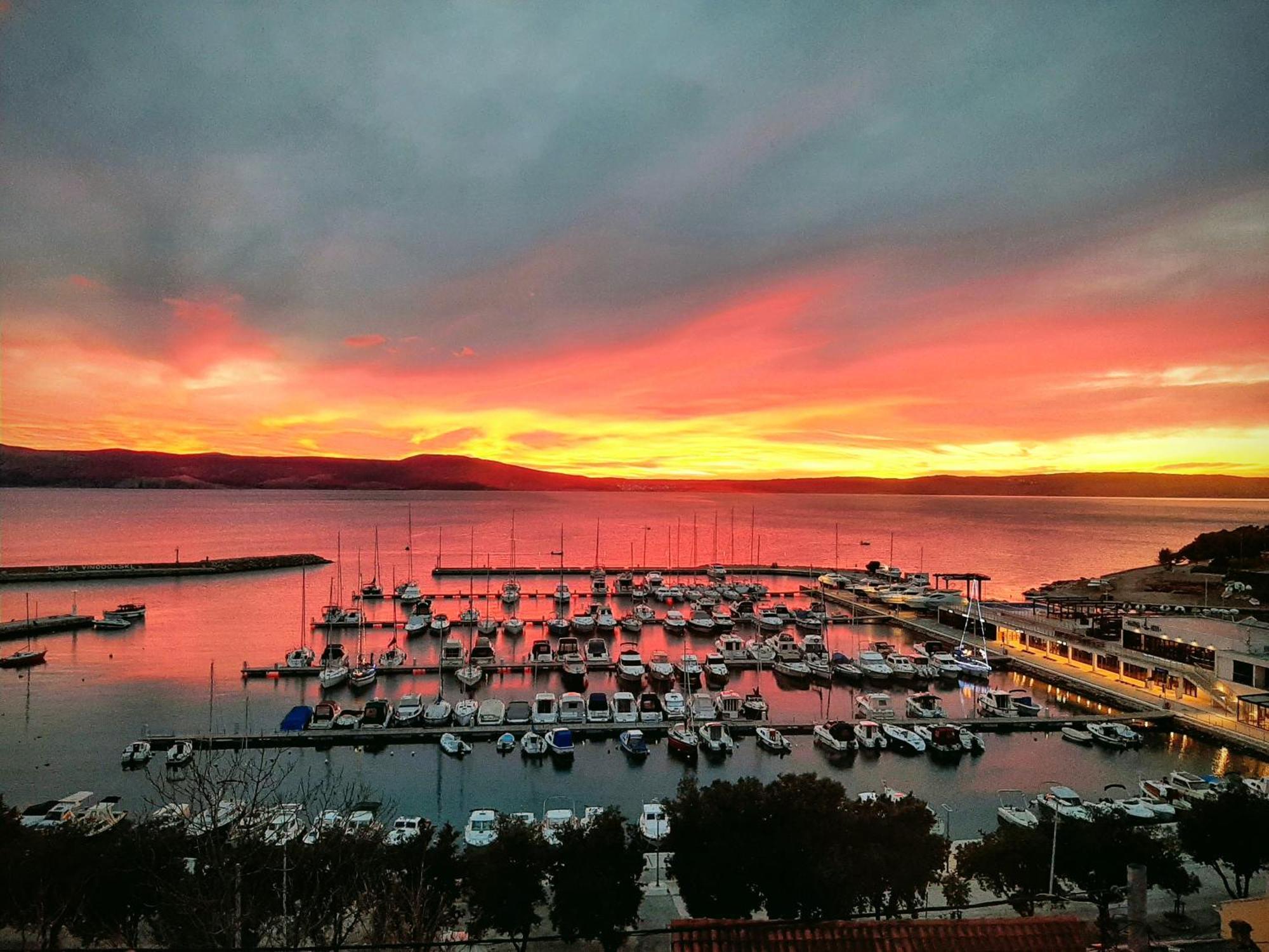 Apartmani Amra Novi Vinodolski Exteriör bild